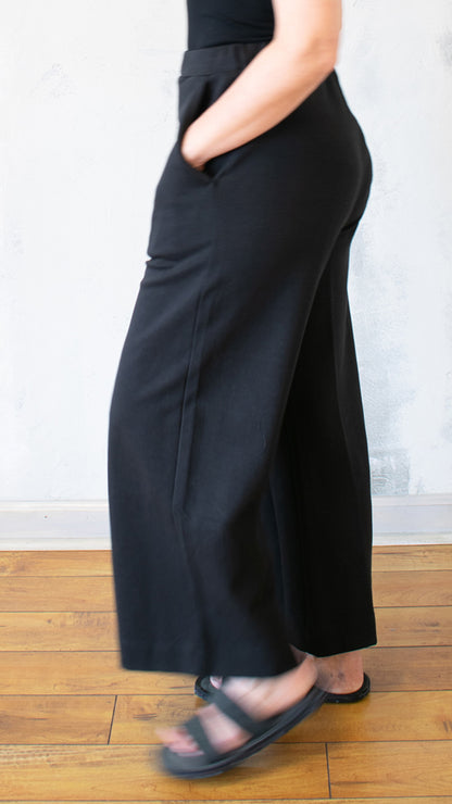Essential Crop Black Pant