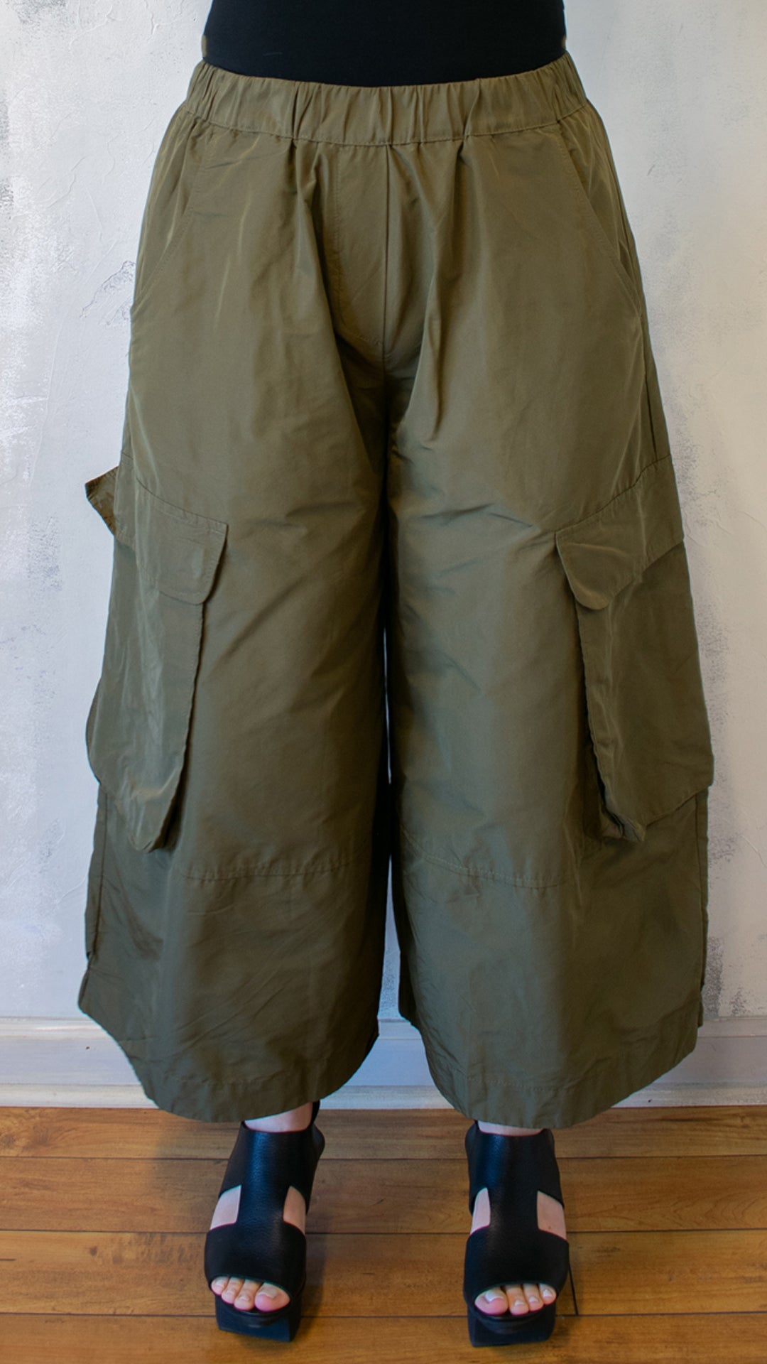 Wide Leg Pocket Pant (Multiple Colors)