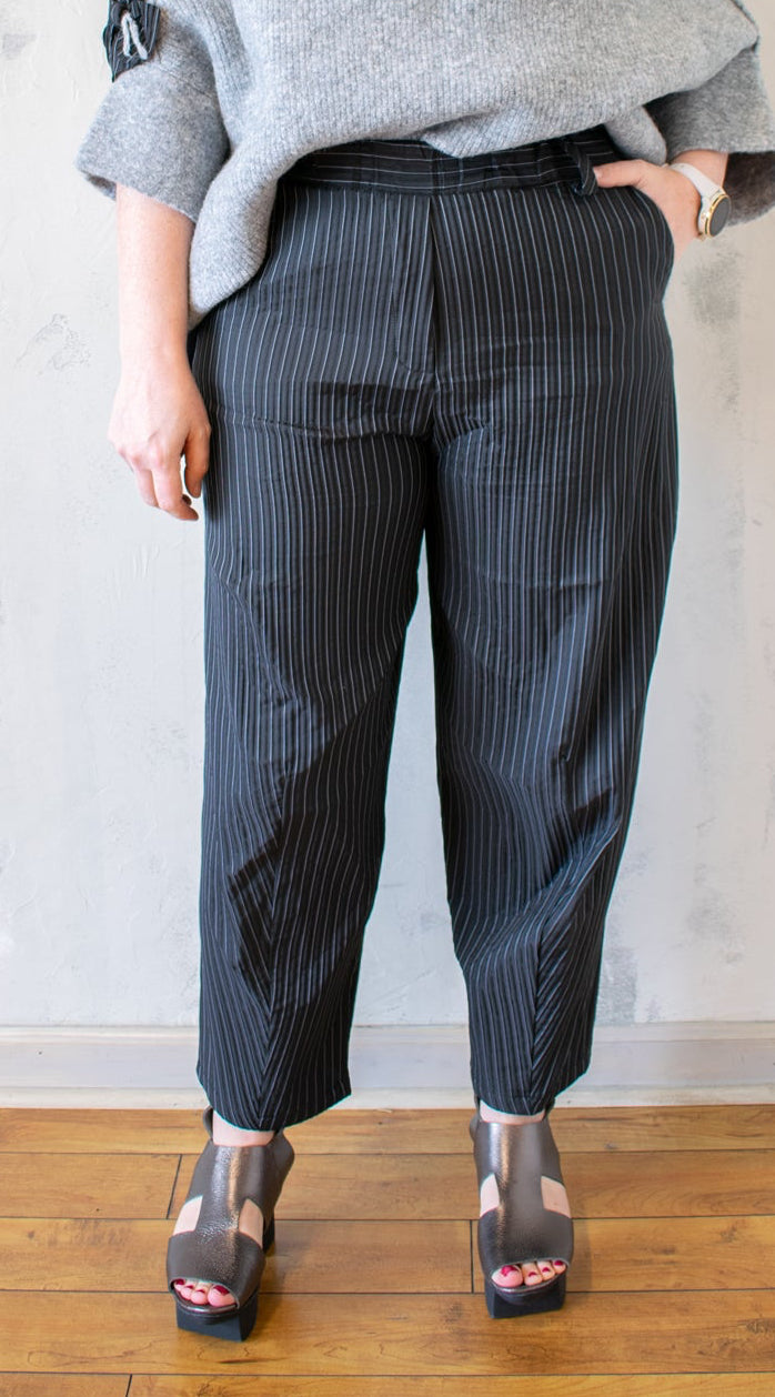Fine Line Barrel Pant