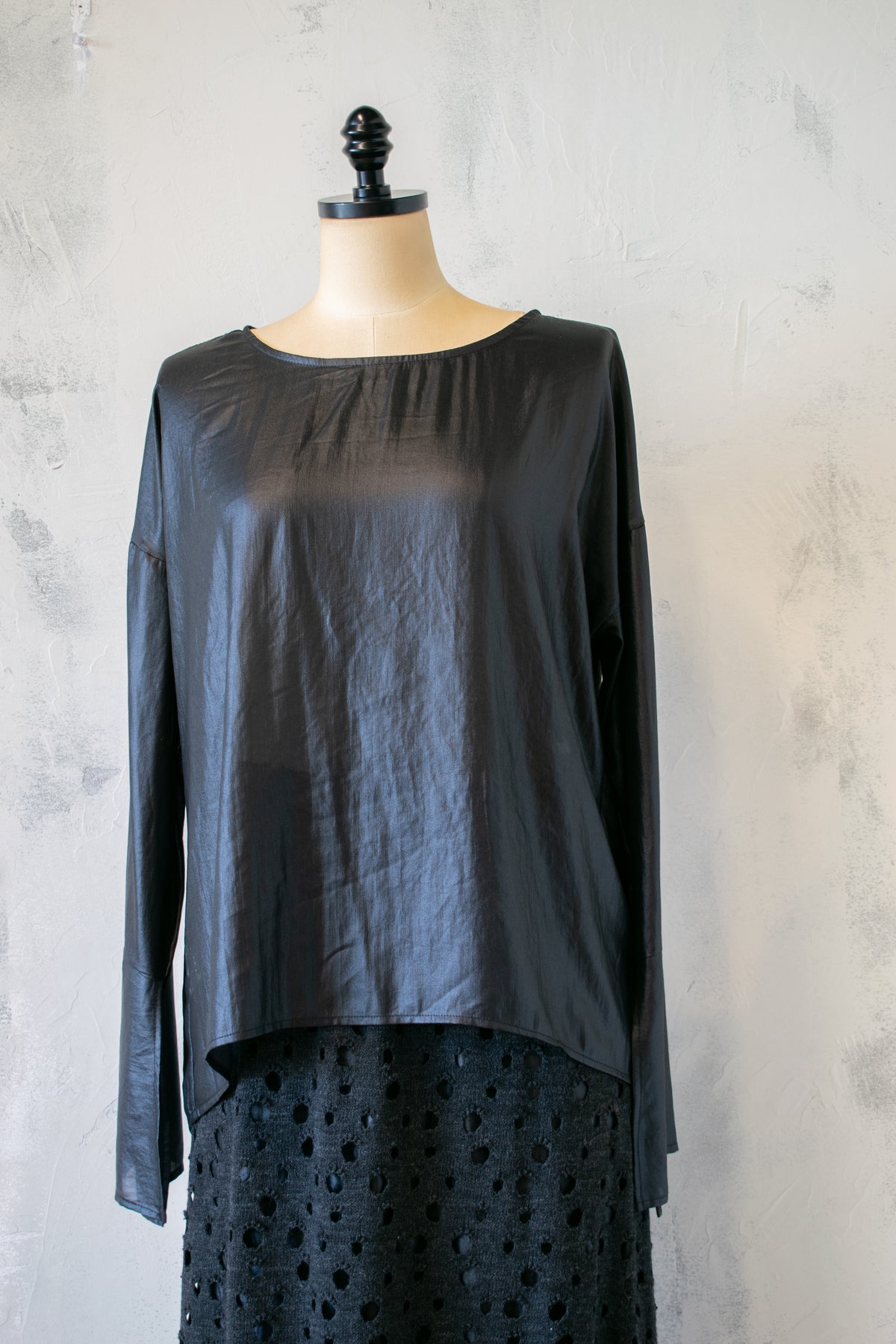 Ozai n Ku; Bell Sleeve Pullover