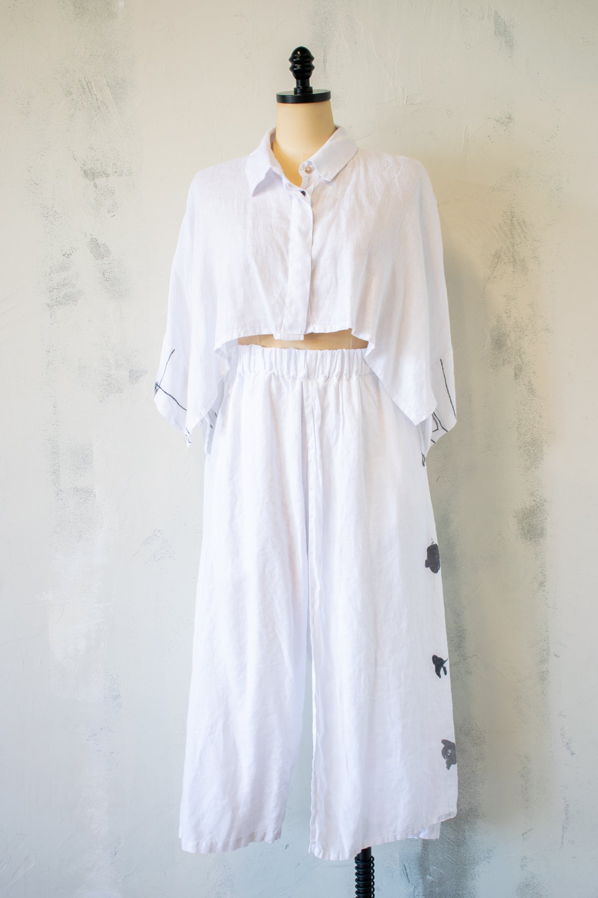 Banana Blue; Linen Topper