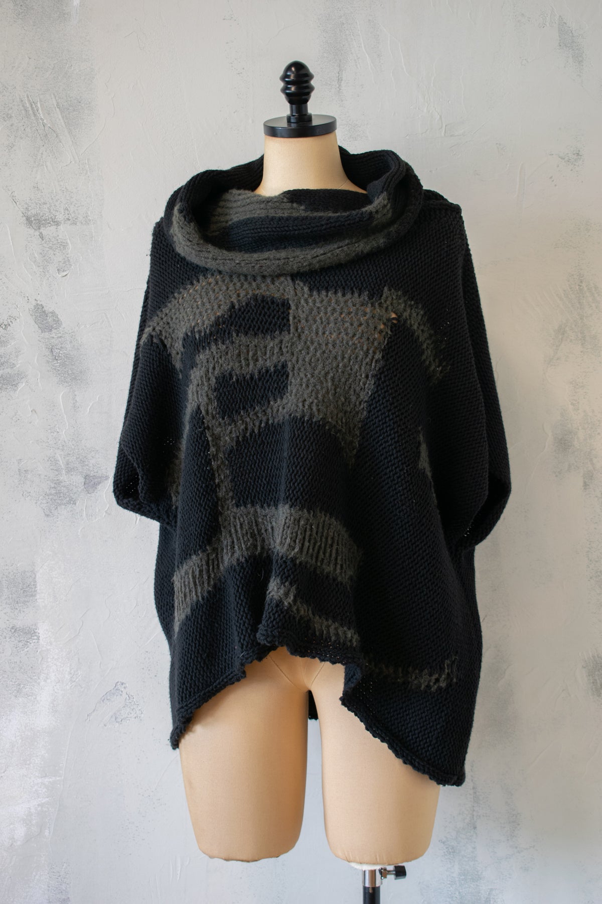 Crea: Two Tone Abstract Sweater