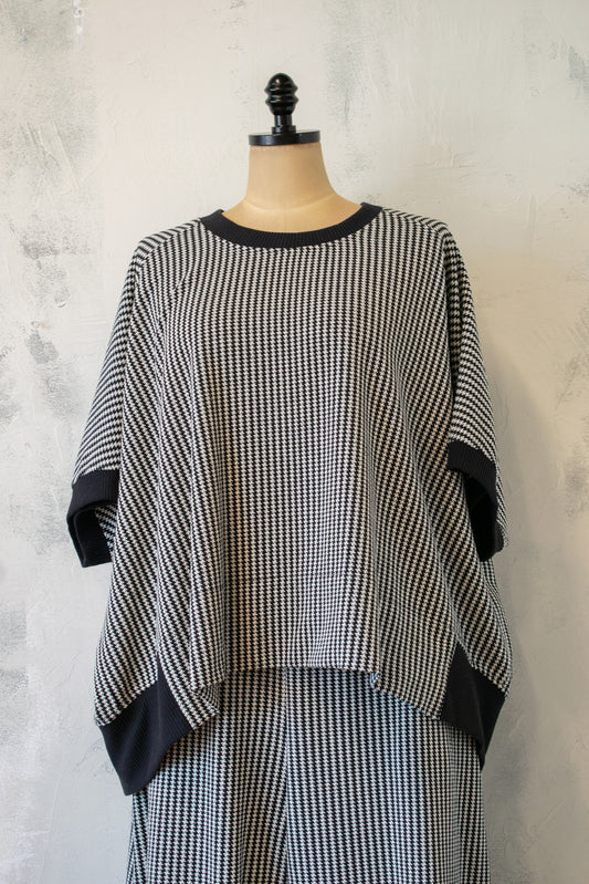 Alembika; Black and White Check Knit Pullover
