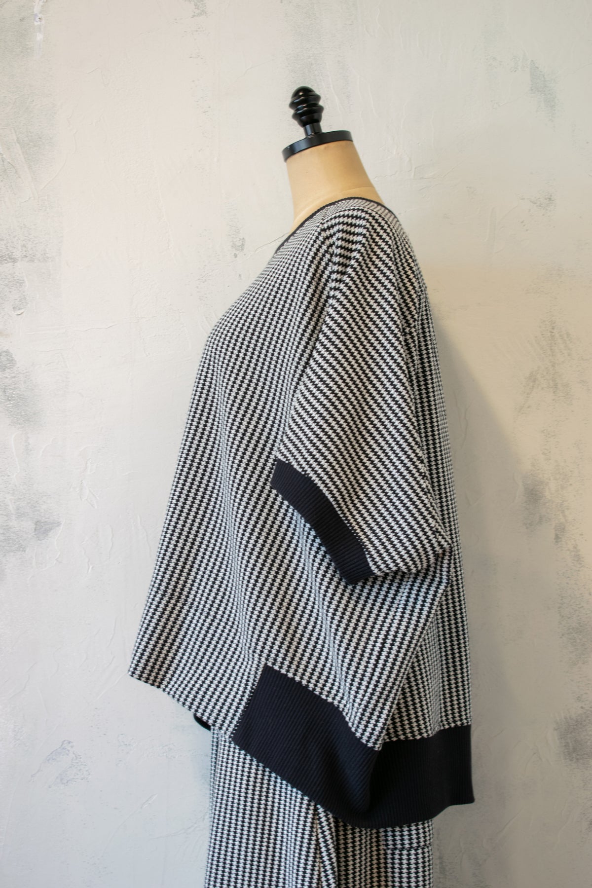 Alembika; Black and White Check Knit Pullover