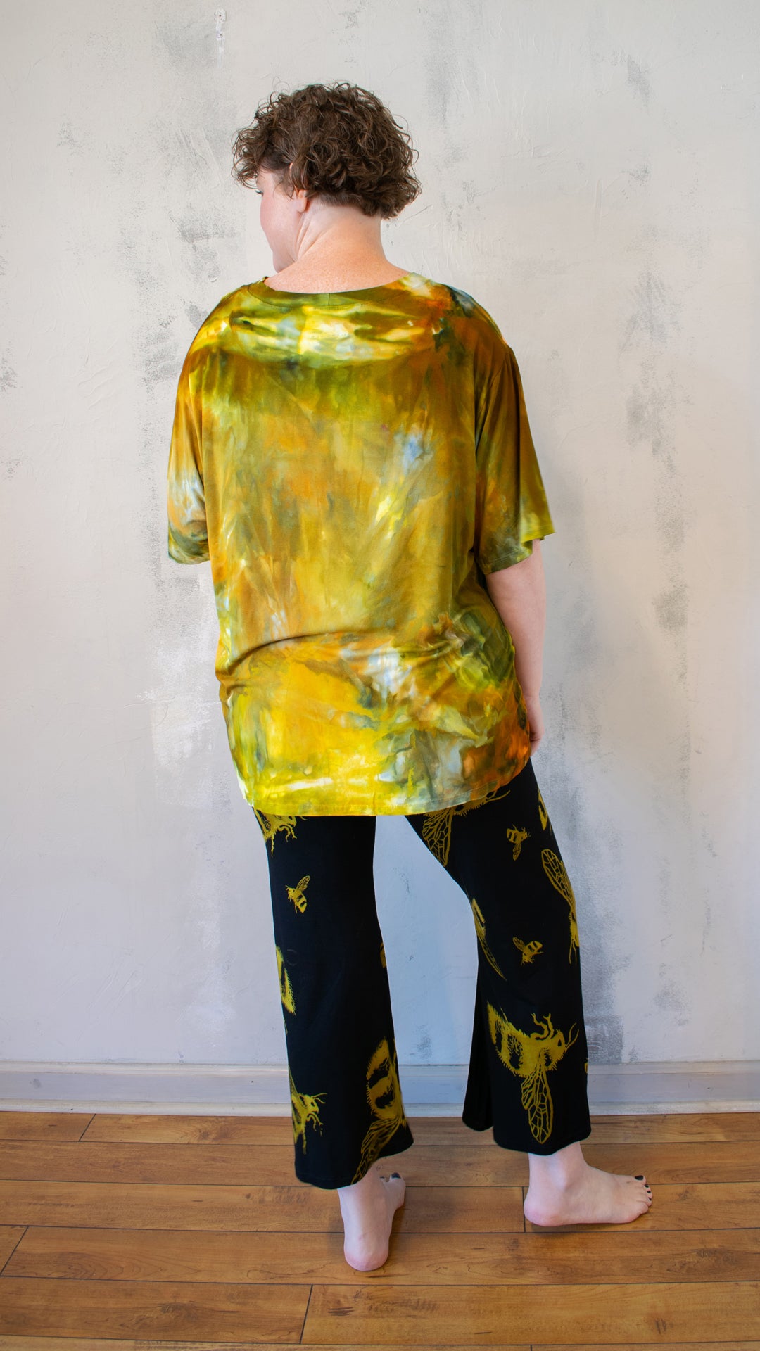 Crop Flare Leg in Honey Bee