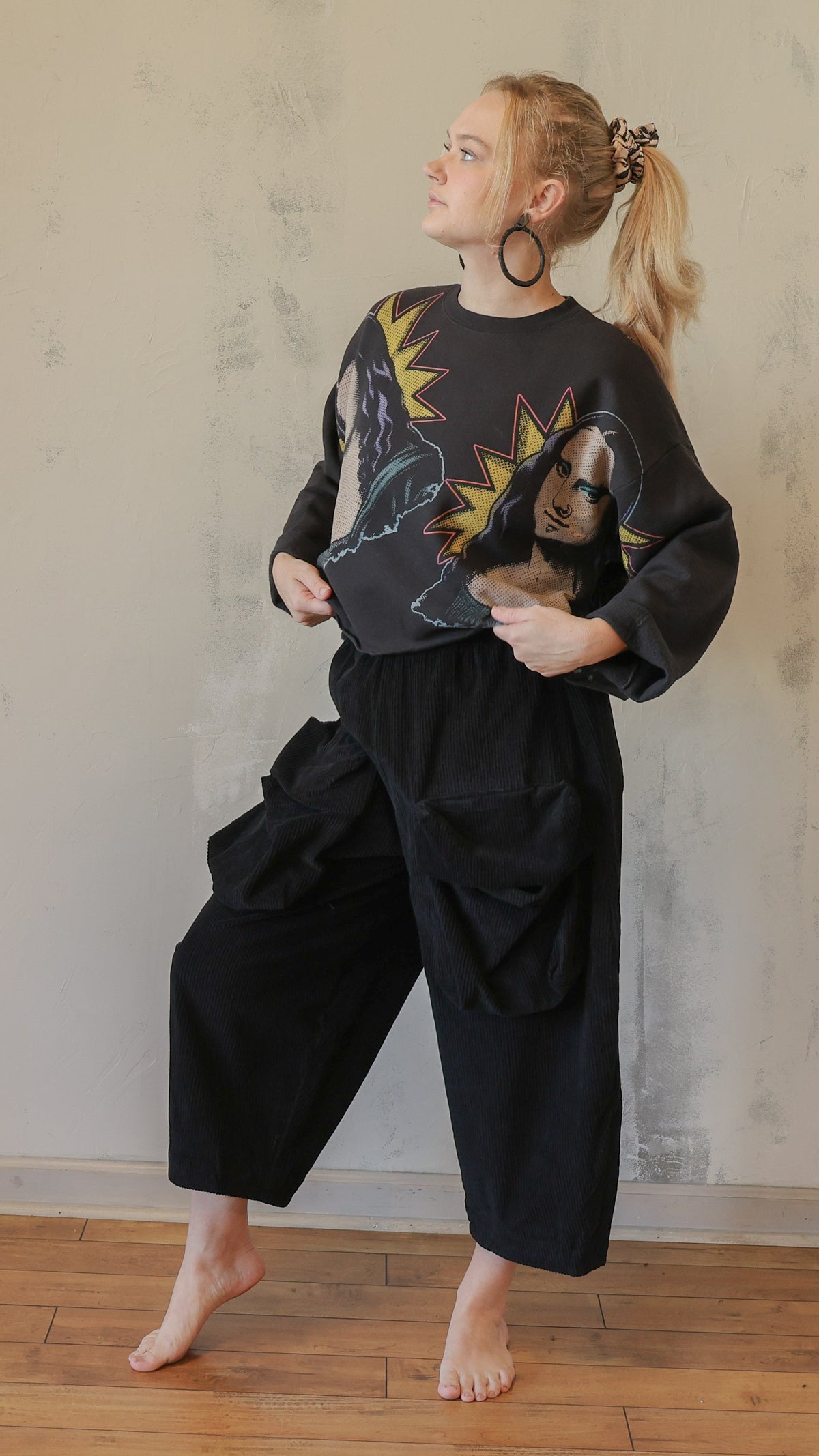Pop Mona Cropped Sweatshirt