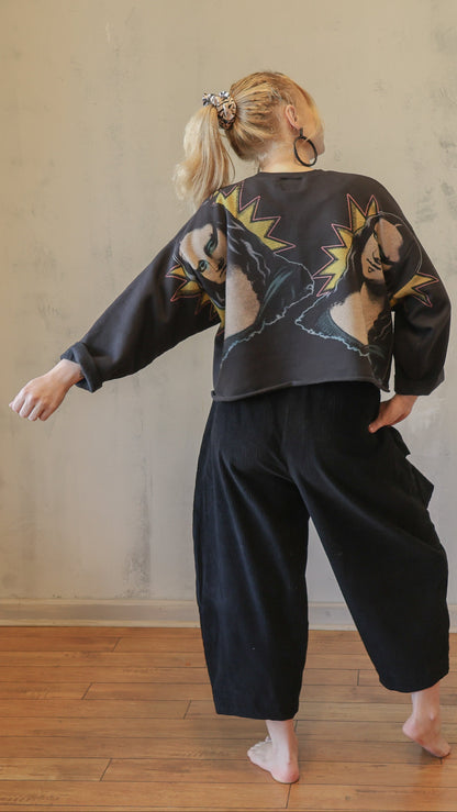 Pop Mona Cropped Sweatshirt