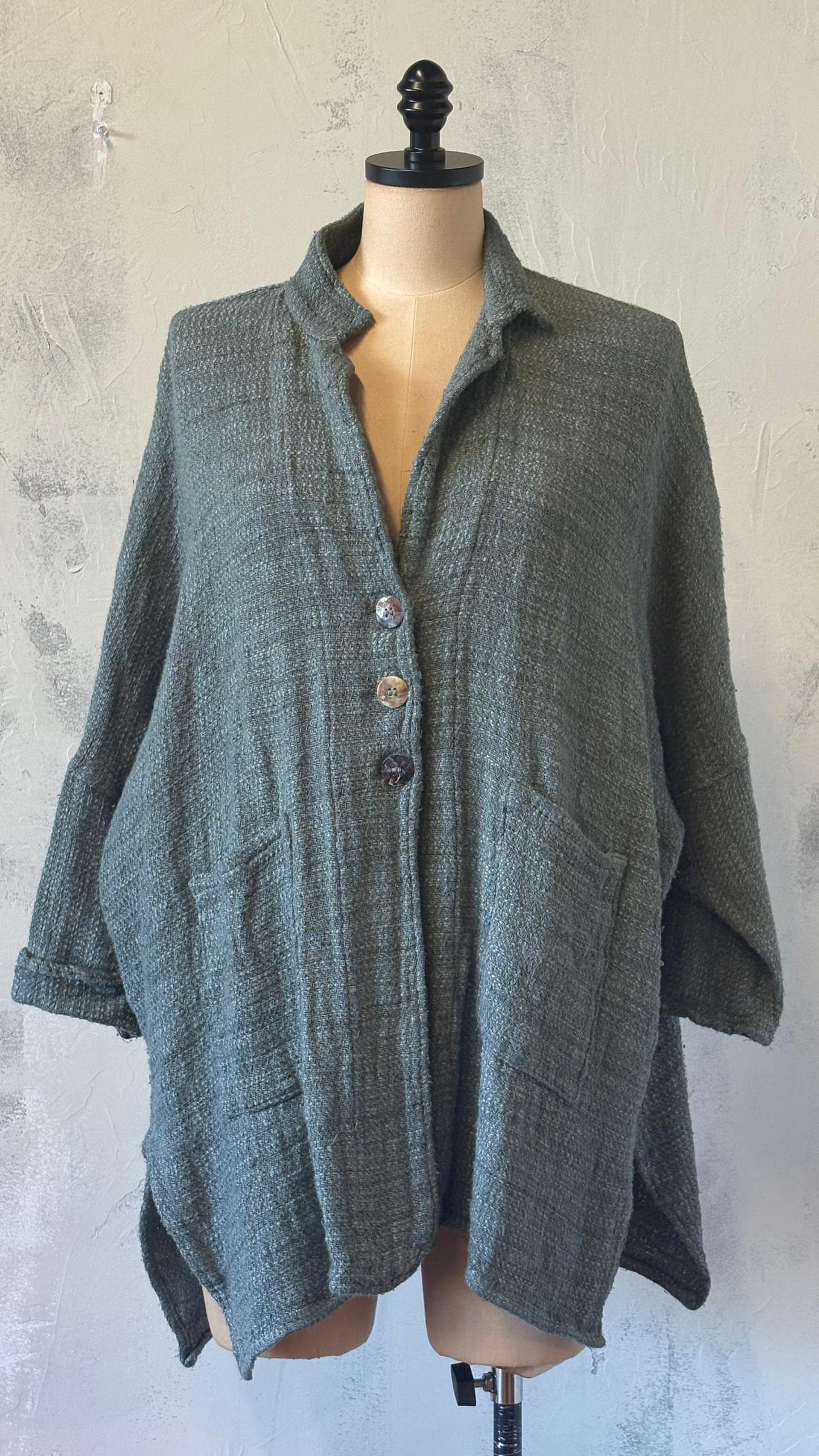 La bottega Over Coat in color "Eucailpto"