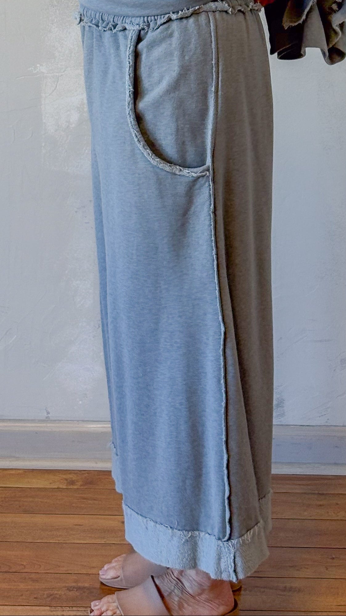 Wide-Leg Cropped Pants