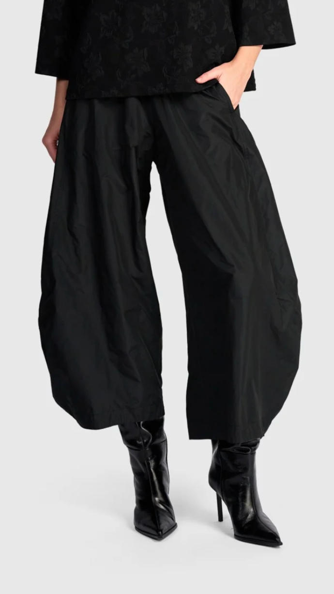 Balloon Swish Pant in Black