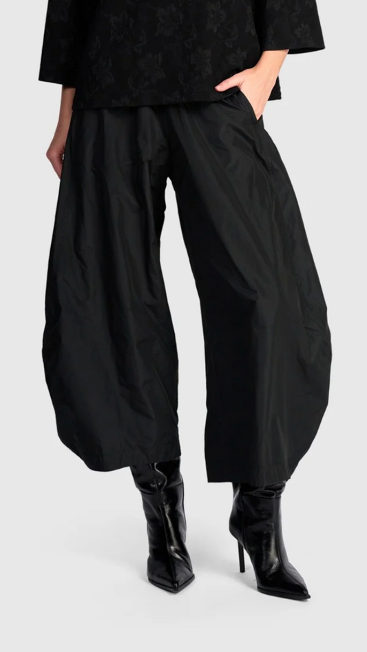 Balloon Swish Pant in Black