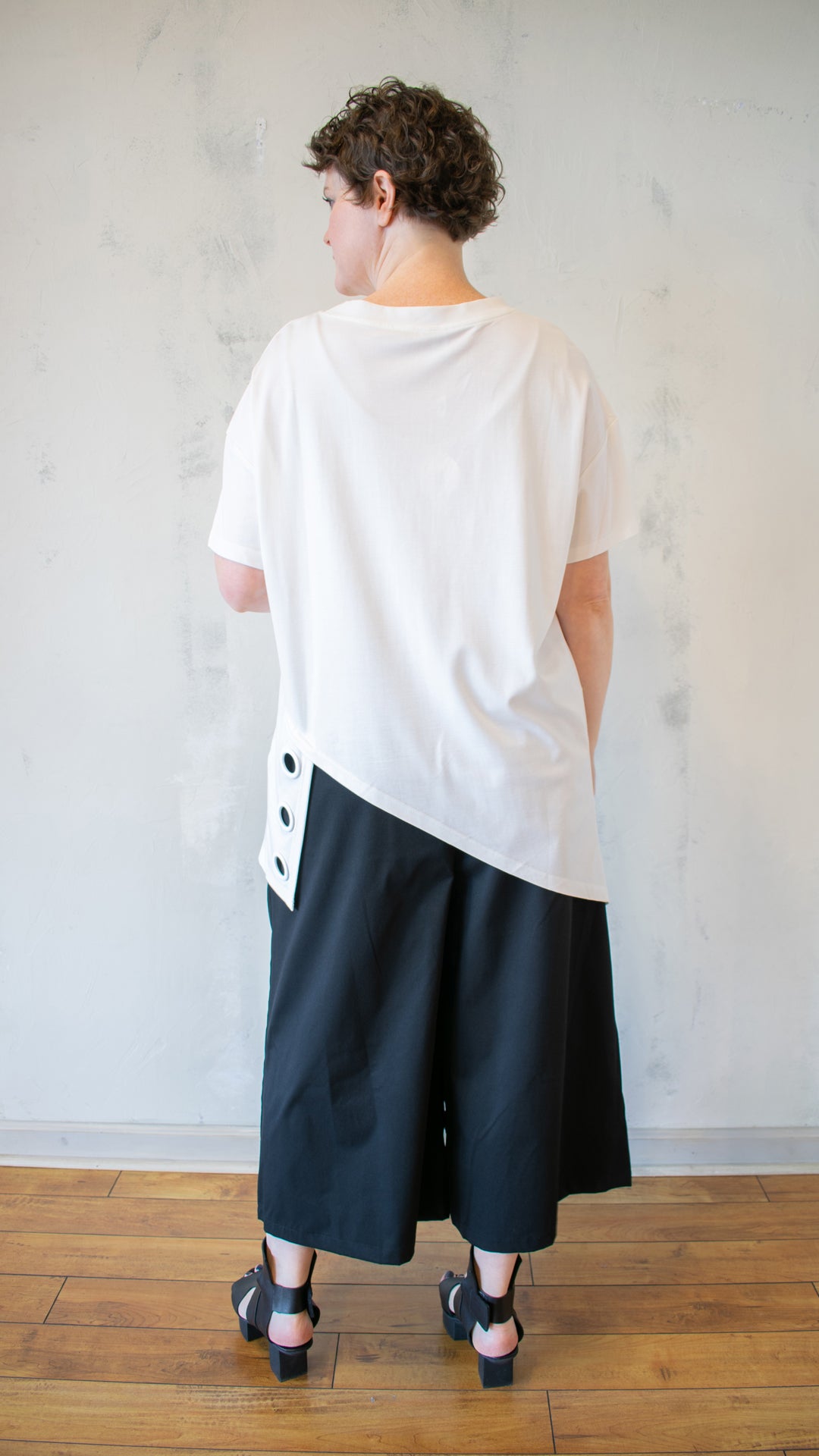 Grommet Tee (Multiple Colors)